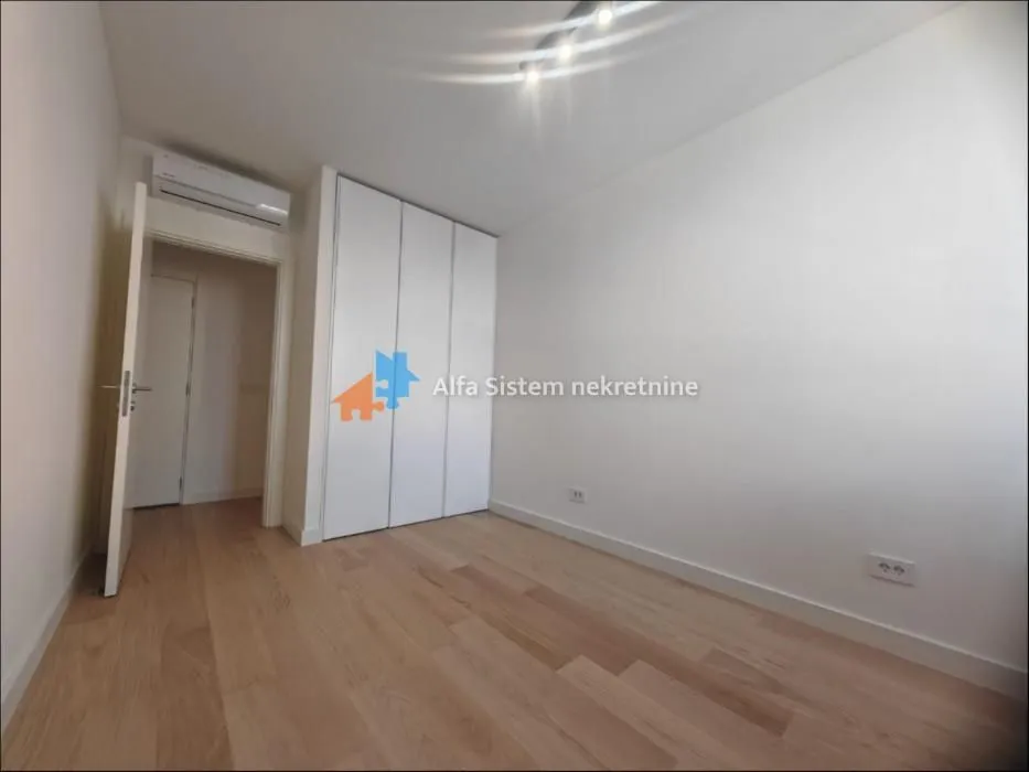 Rent, four bedroom apartment, 120m², Savski Venac, Beograd