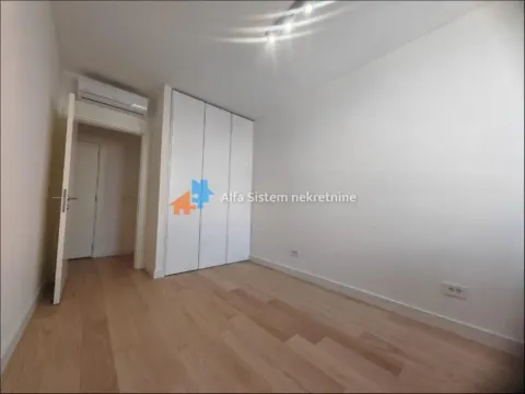 Rent, four bedroom apartment, 120m², Savski Venac, Beograd - image 11