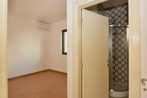 Sale, two bedroom apartment, 85m², Bečići, Budva - image 10