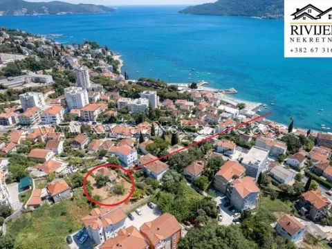 Kuća in Topla