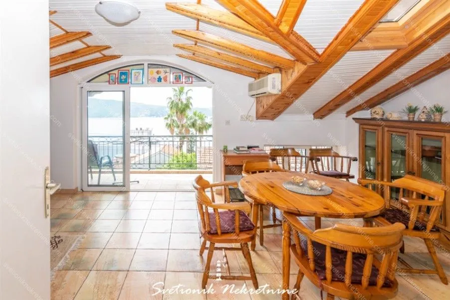 Prodaja, petosoban stan, 240m², Savina, Herceg Novi