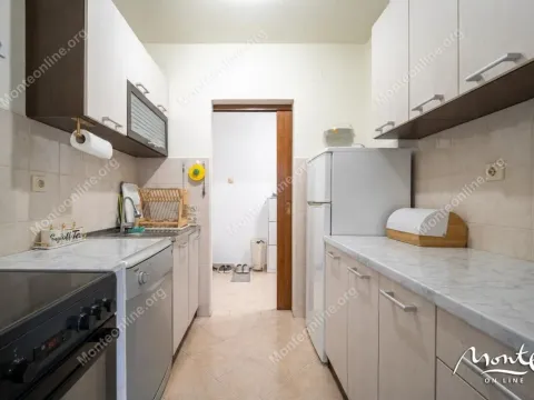 Sale, three bedroom apartment, 88m², Dobrota, Kotor - image 11