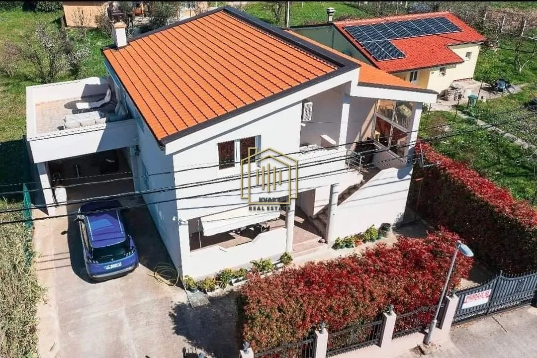 Prodaja, kuća, 213m², Polje, Bar