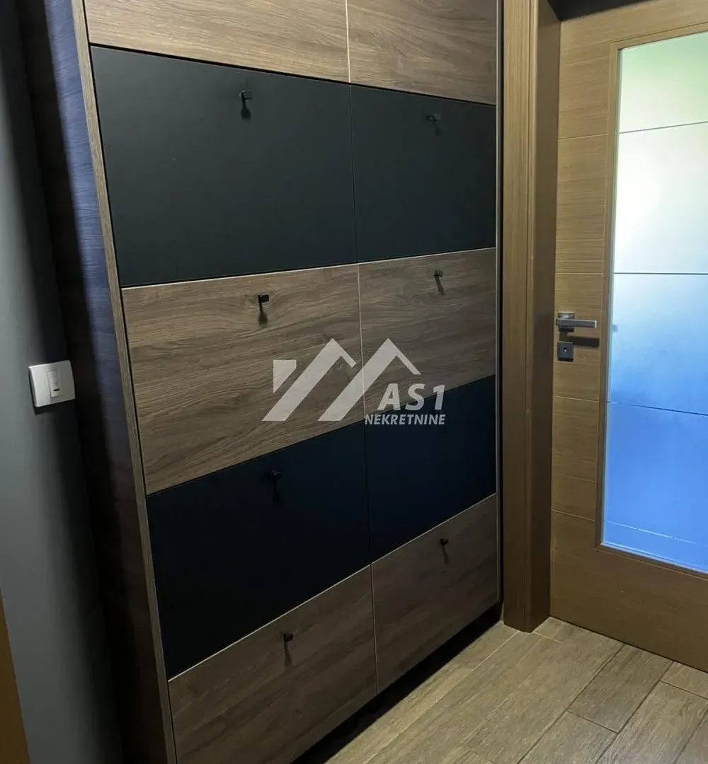 Prodaja, četvorosoban stan, 73m², Karagača, Petrovaradin