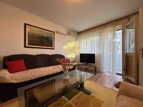 Izdavanje, dvosoban stan, 75m², Pobrežje, Podgorica - image 2