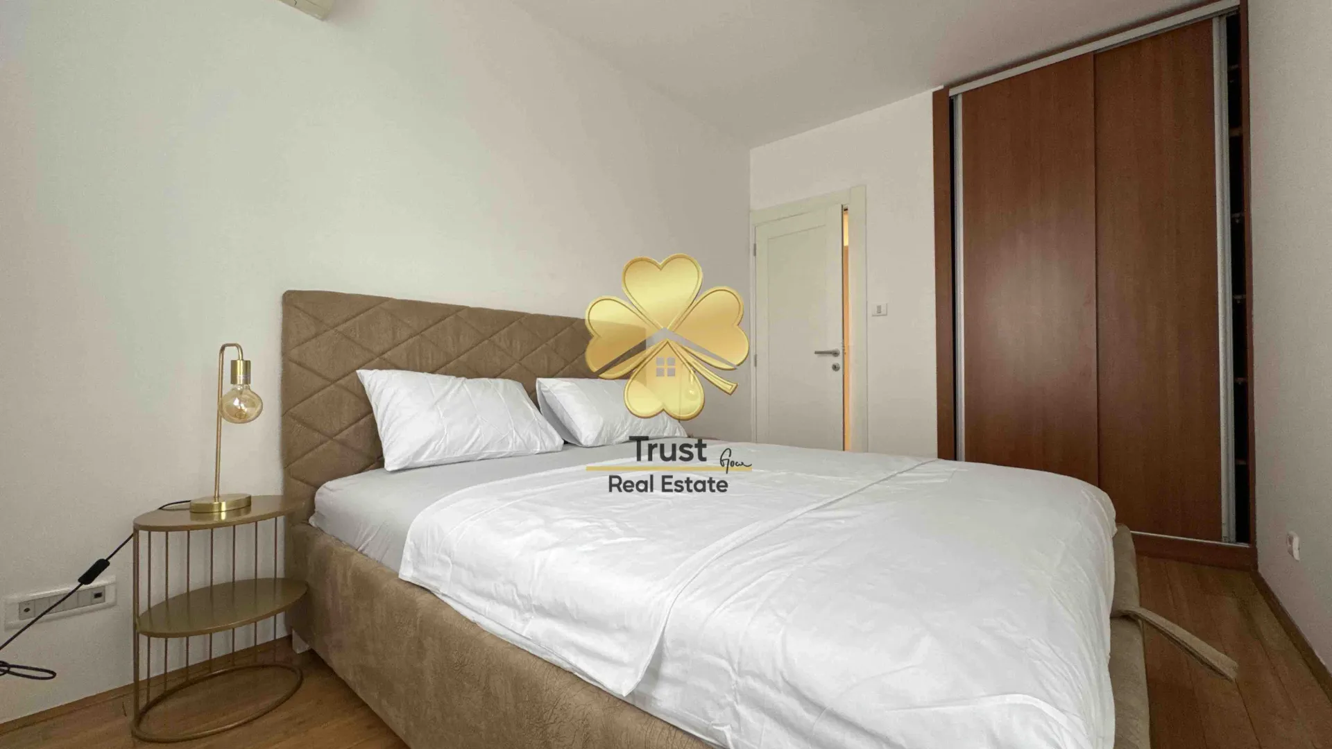 Izdavanje, trosoban stan, 90m², Obala Morače, Podgorica
