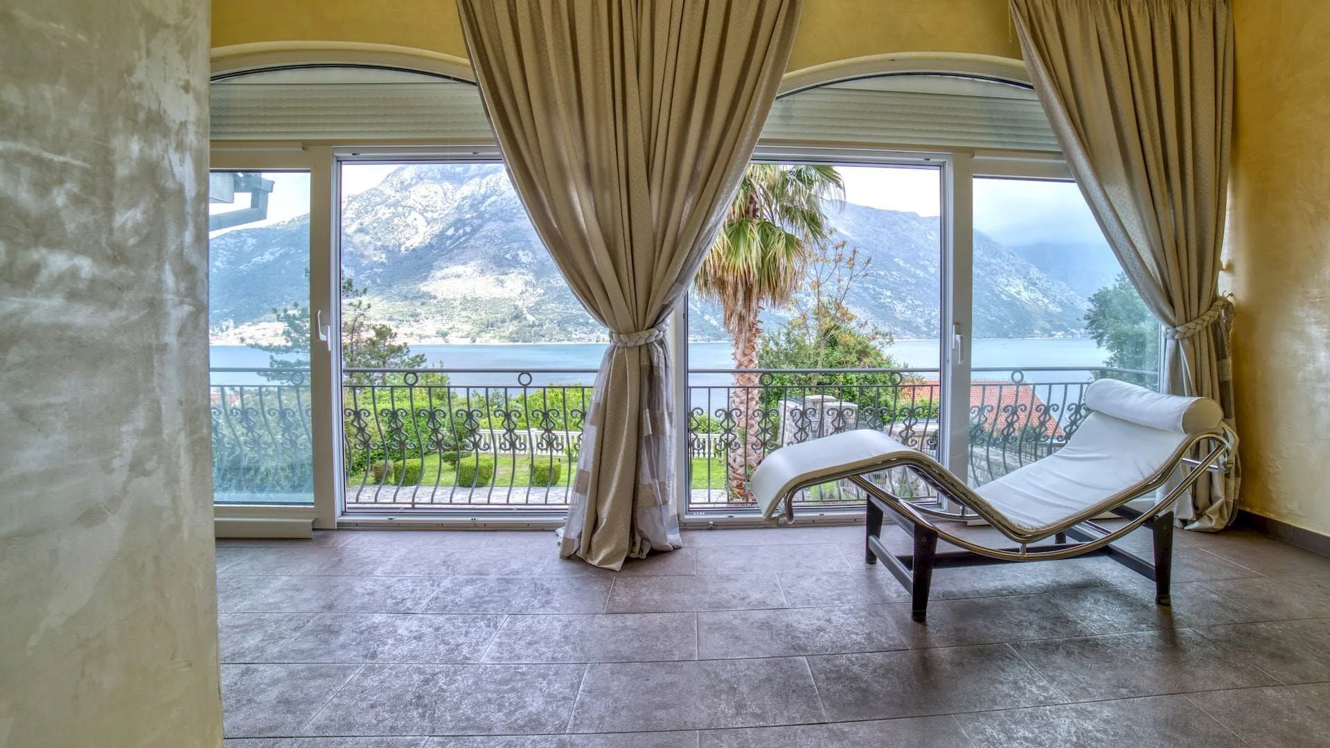 Sale, house, 278m², Stoliv, Kotor