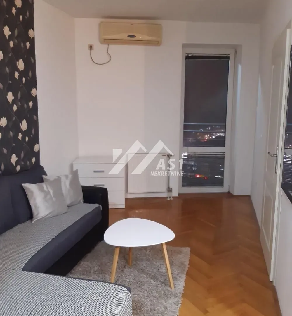 Izdavanje, jednosoban stan, 39m², Bulevar Oslobodjenja, Novi Sad Sve Podlokacije