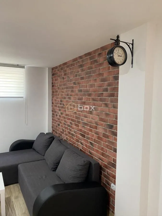 Izdavanje, dvosoban stan, 75m², Pantelej, Niš