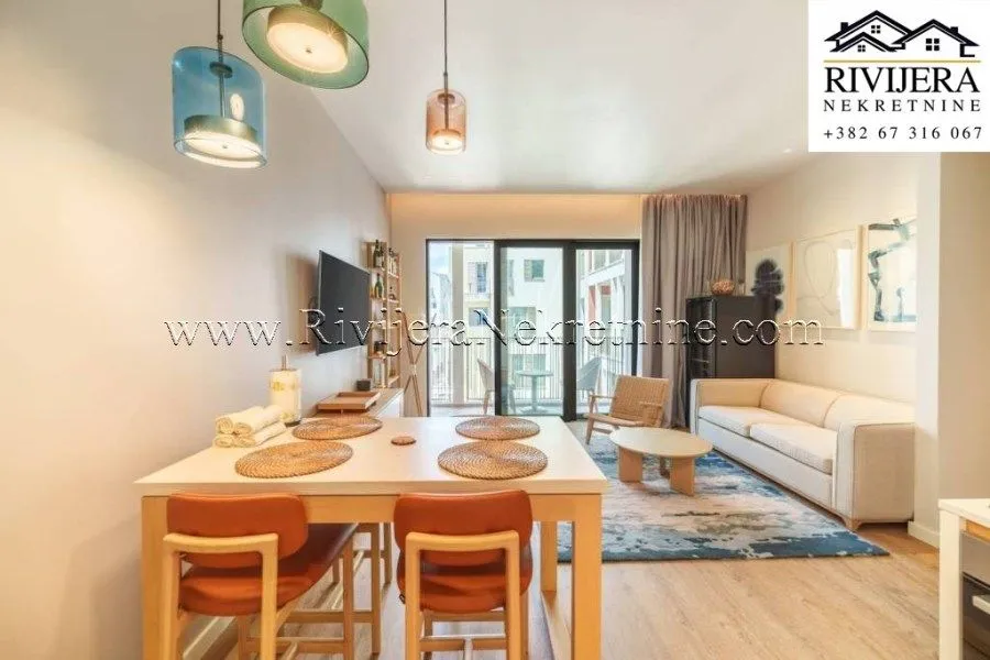 Prodaja, jednosoban stan, 55m², Centar, Tivat