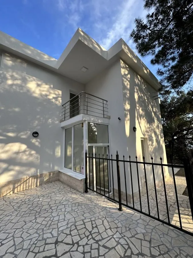 Sale, house, 220m², Bar, Crna Gora