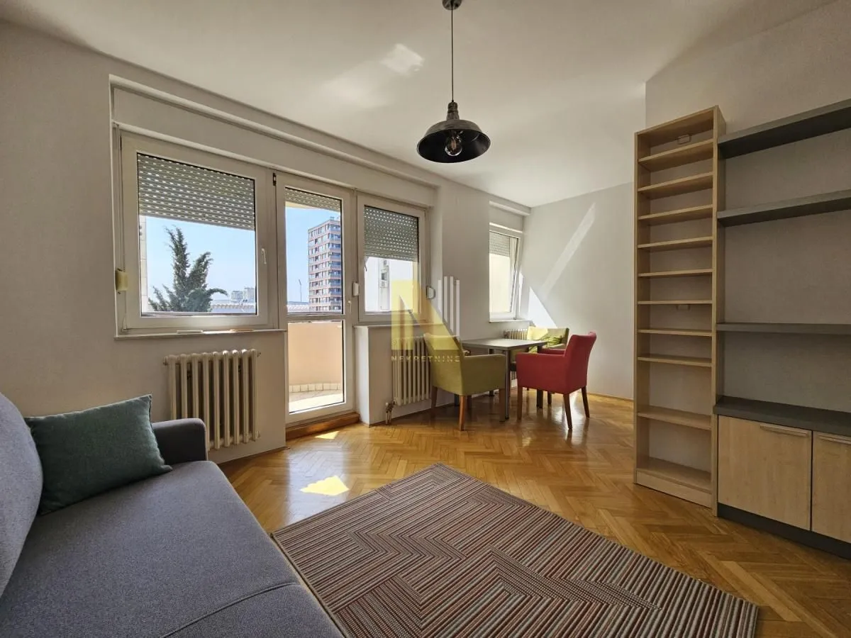 Izdavanje, garsonjera, 33m², Centar, Novi Sad