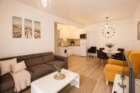 Living room connected with dining area and kitchen. - image 3