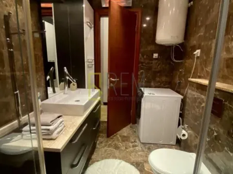 Izdavanje, dvosoban stan, 80m², Momišići, Podgorica - image 10