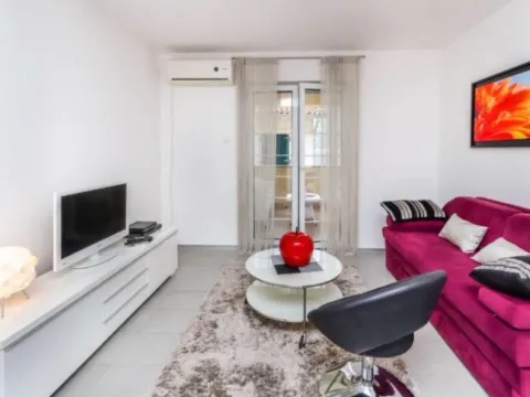 Izdavanje, jednosoban stan, 50m², Kotor, Crna Gora - image 5