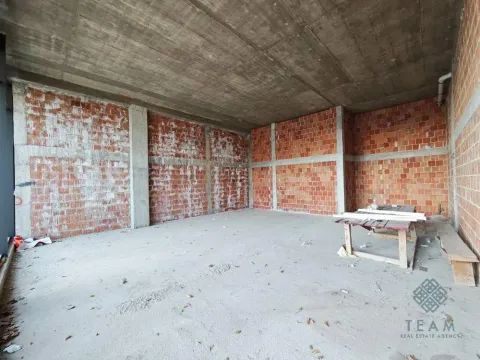 Izdavanje, poslovni prostor, 170m², Kod Capital Plaze, Podgorica - image 10