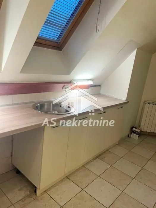 Izdavanje, stan, 207m², Kalenić Pijaca, Vračar Sve Podlokacije