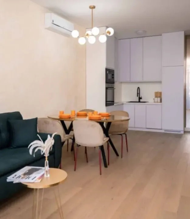 Izdavanje, jednosoban stan, 53m², Budva, Crna Gora