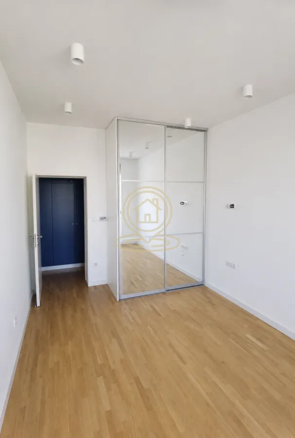Izdavanje, trosoban stan, 56m², Stari Grad, Beograd
