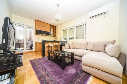 Izdavanje, dvosoban stan, 57m², Preko Morače, Podgorica - image 1