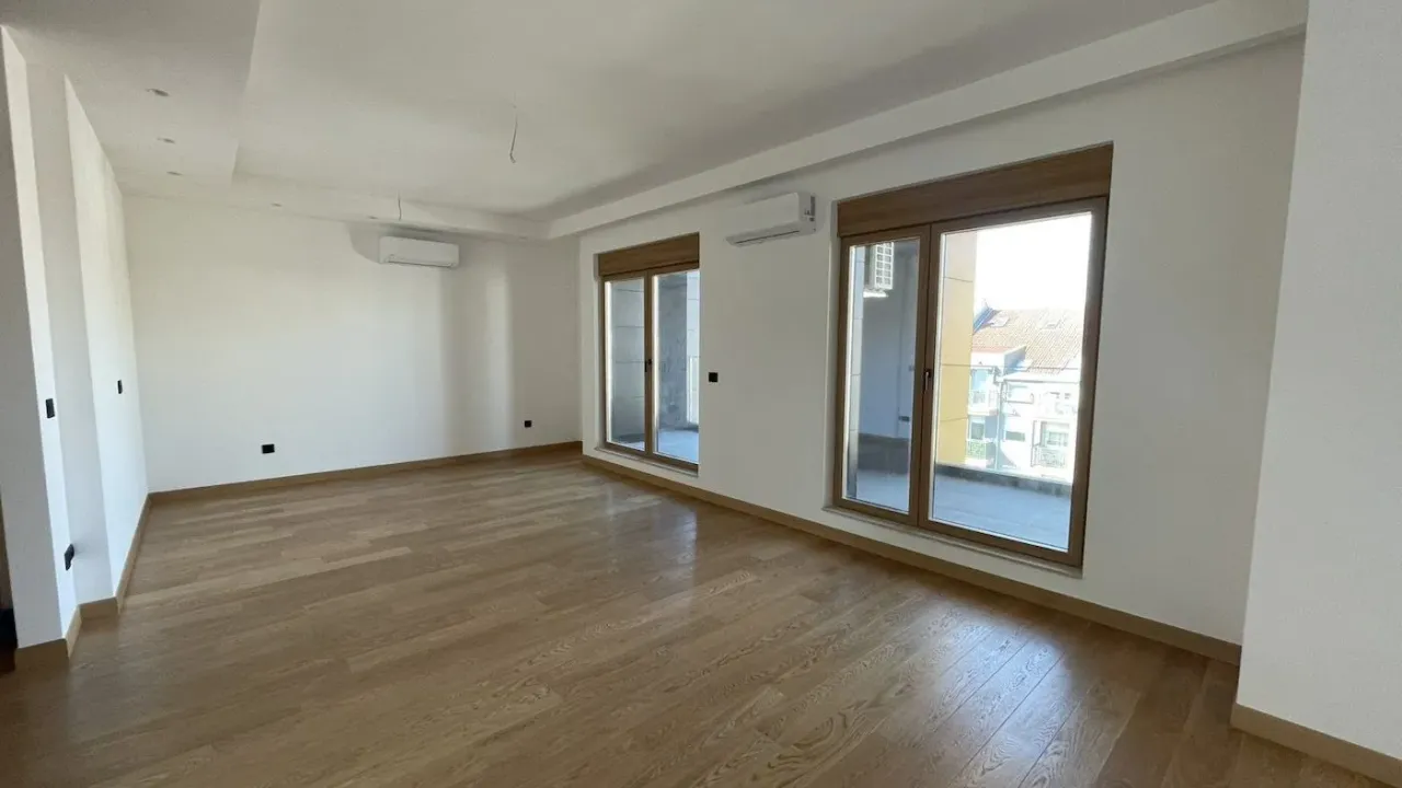 Prodaja, jednosoban stan, 123m², Adamovićevo Naselje, Novi Sad Sve Podlokacije