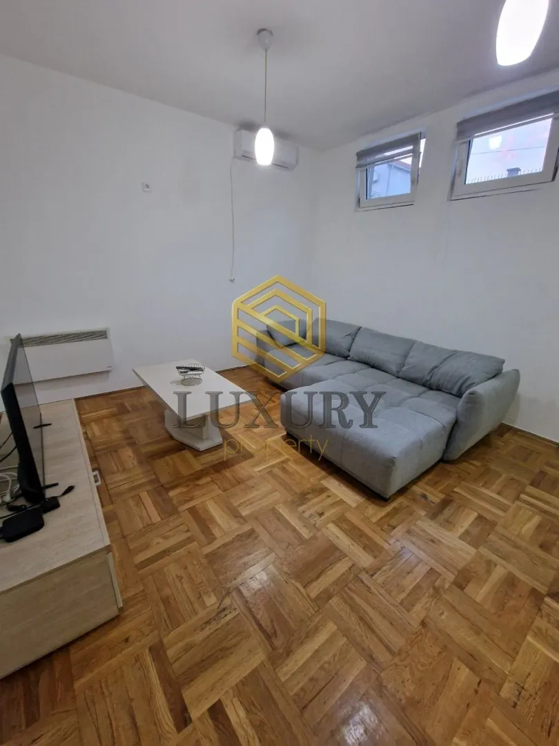 Prodaja, jednosoban stan, 37m², Blok 9, Podgorica
