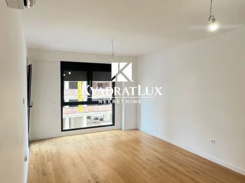 Prodaja, jednosoban stan, 53m², Centar, Bar - image 10