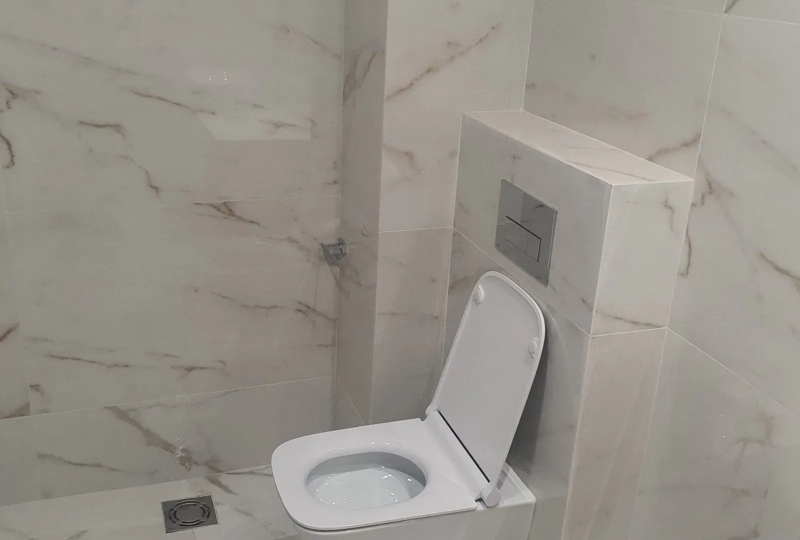 Izdavanje, dvosoban stan, 82m², Kod Capital Plaze, Podgorica