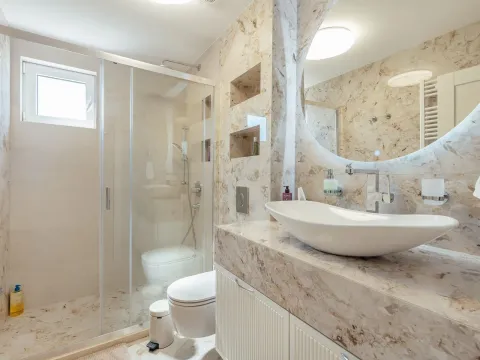 Rent, three bedroom apartment, 125m², Donja Lastva, Tivat - image 16