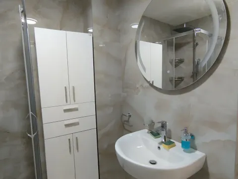 Izdavanje, stan, 74m², Blok 6, Podgorica - image 12