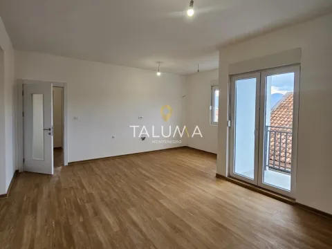 Izdavanje, dvosoban stan, 60m², Zelenika, Podgorica - image 2