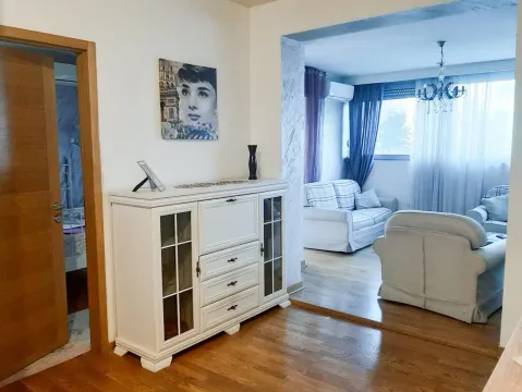Rent, two bedroom apartment, 70m², City Kvart, Podgorica - image 6