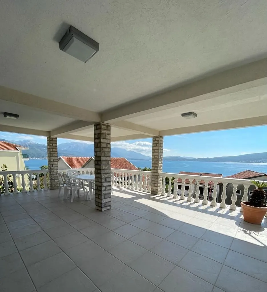 Prodaja, kuća, 350m², Baošići, Herceg Novi
