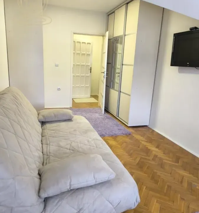 Izdavanje, dvosoban stan, 65m², Pantelej, Niš