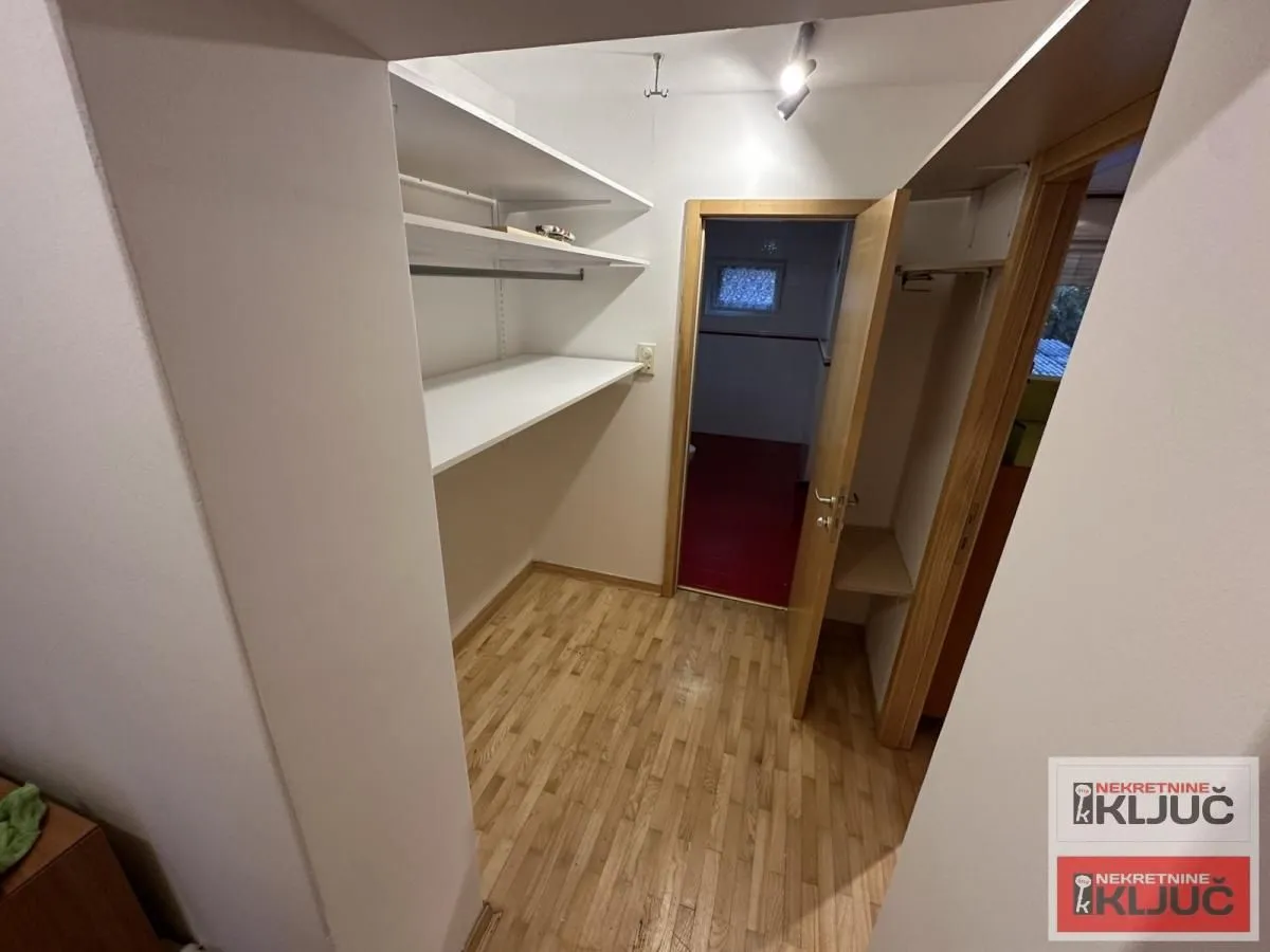 Izdavanje, dvosoban stan, 59m², Centar, Novi Sad