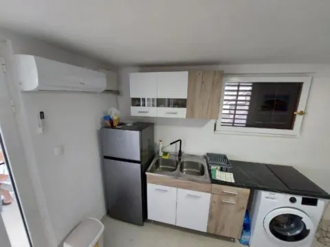 Izdavanje, jednosoban stan, 35m², Sveti Stefan, Budva - image 11