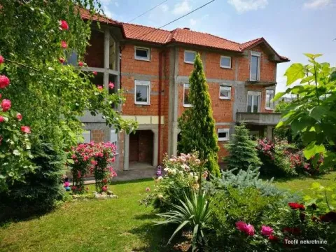 Prodaja, kuća, 550m², Mali Mokri Lug, Zvezdara Sve Podlokacije - image 2