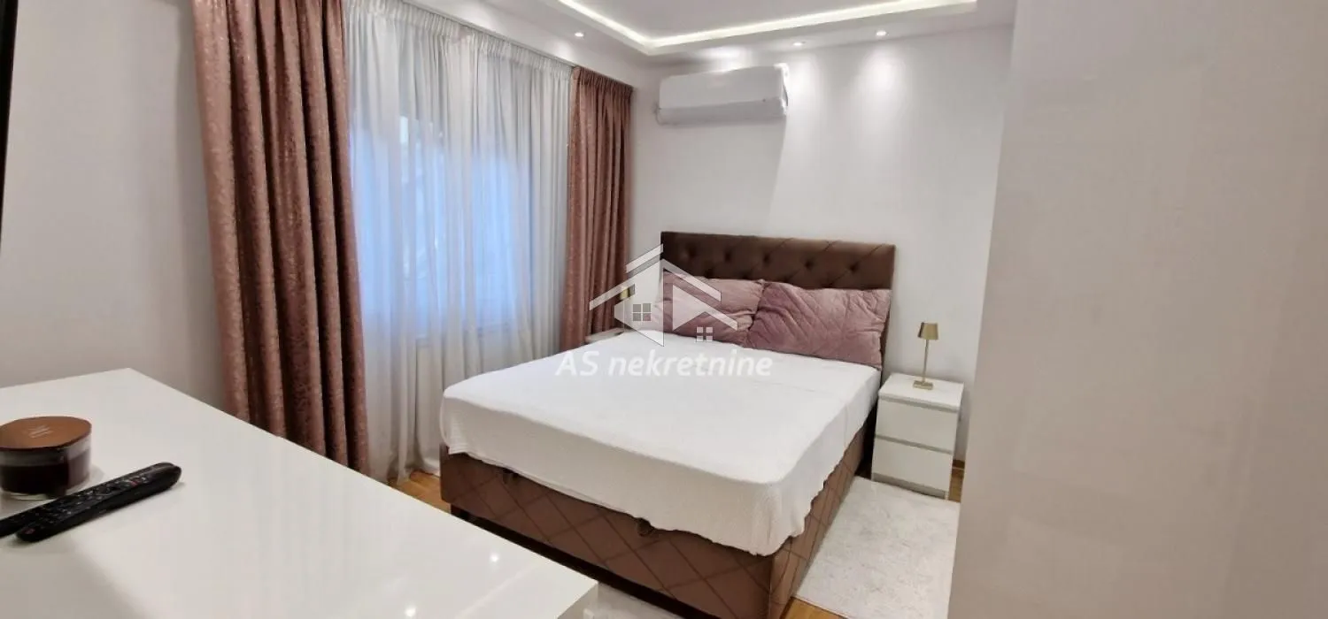 Izdavanje, dvosoban stan, 45m², Novi Beograd Blok 63, Novi Beograd Sve Podlokacije