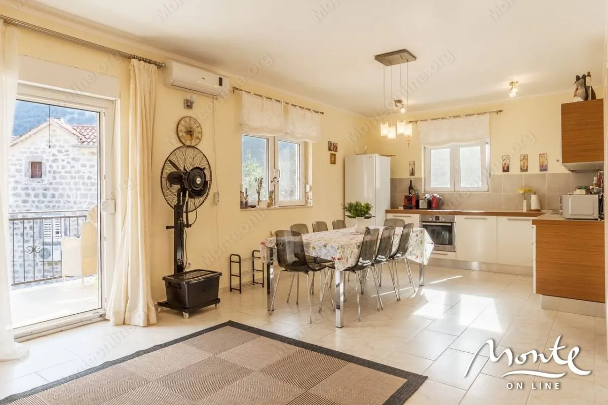 Prodaja, kuća, 180m², Morinj, Kotor