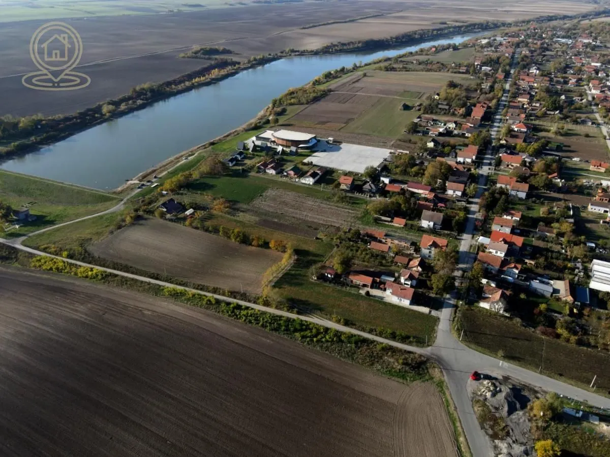 Prodaja, kuća, 145m², Centar, Inđija