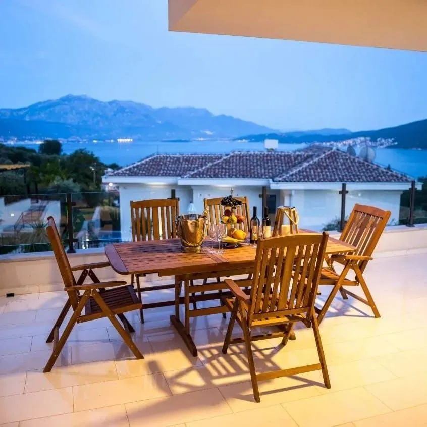Prodaja, kuća, 490m², Đenovići, Herceg Novi