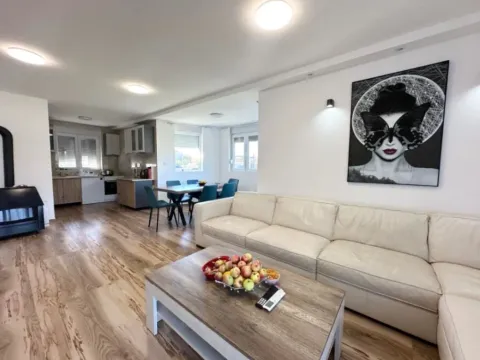 Izdavanje, kuća, 170m², Zagorič, Podgorica - image 3