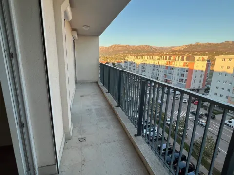 Prodaja, dvosoban stan, 72m², Stari Aerodrom, Podgorica - image 17