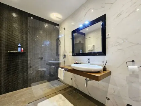 Izdavanje, dvosoban stan, 122m², Budva, Crna Gora - image 9