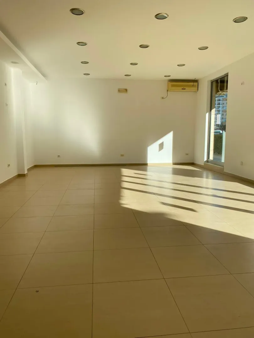 Rent, office space, 145m², City Kvart, Podgorica