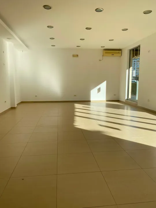 Rent, office space, 145m², City Kvart, Podgorica