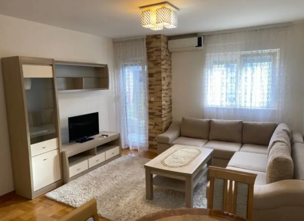 Izdavanje, jednosoban stan, 45m², Stari Aerodrom, Podgorica