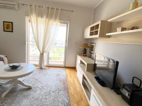 Rent, one bedroom apartment, 50m², City Kvart, Podgorica - image 11
