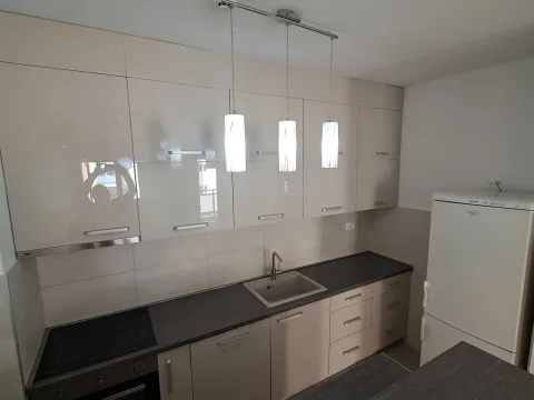 Izdavanje, dvosoban stan, 65m², City Kej, Podgorica - image 11