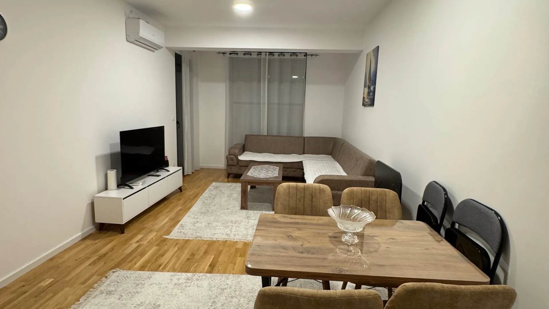Izdavanje, dvosoban stan, 65m², Stari Aerodrom, Podgorica